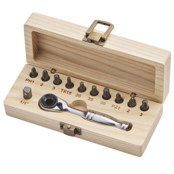 Bit ratchet set